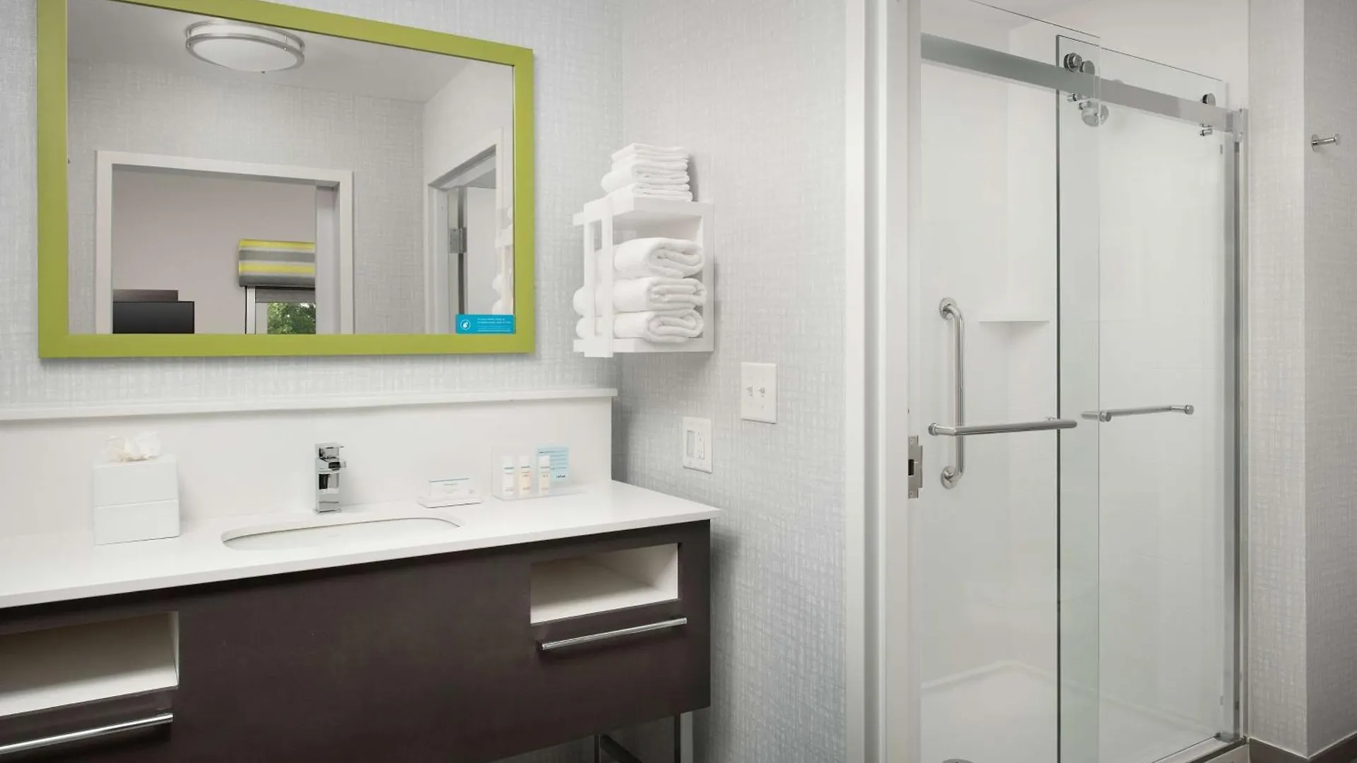 Hampton Inn & Suites Charlotte Airport Lake Pointe