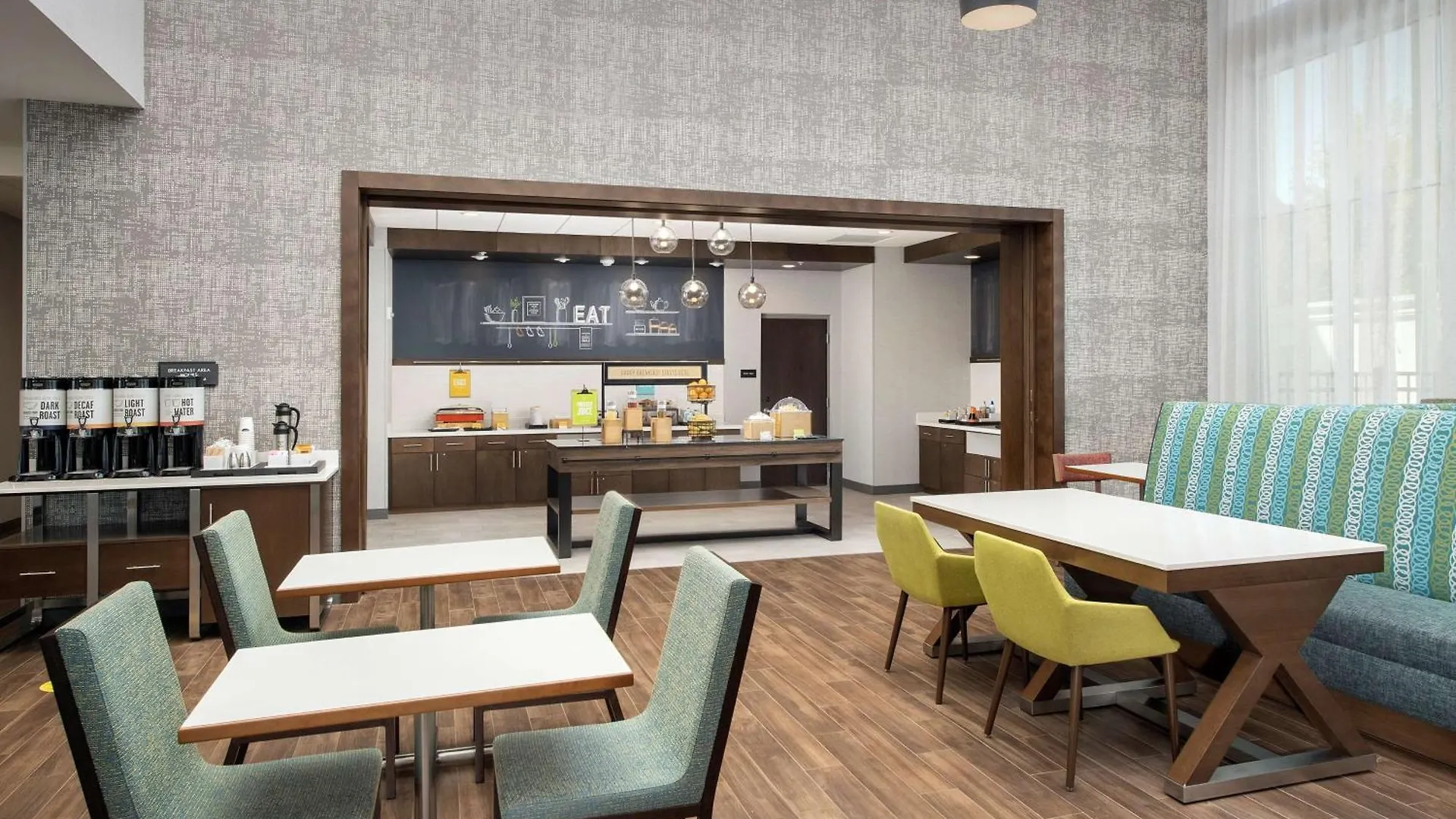 Hampton Inn & Suites Charlotte Airport Lake Pointe Hotel