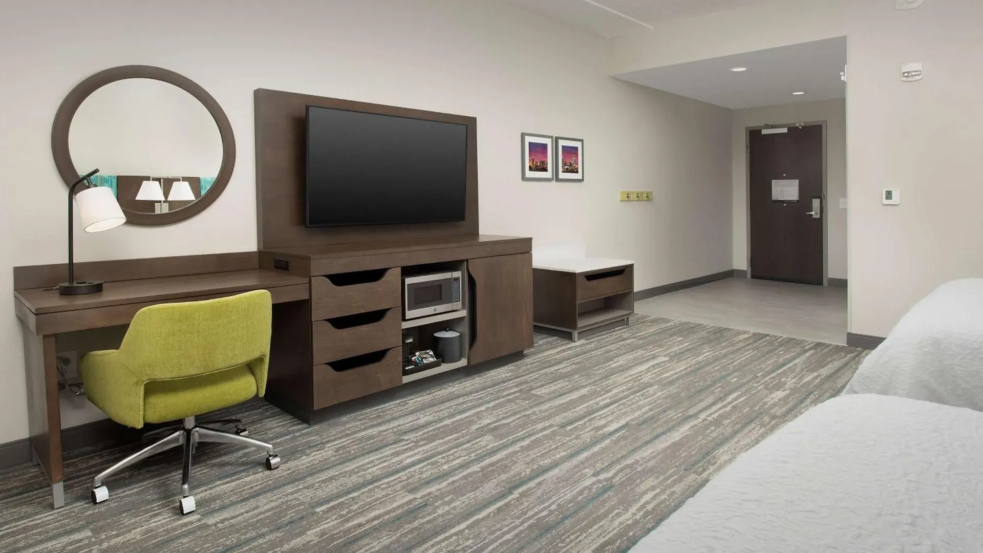 Hampton Inn & Suites Charlotte Airport Lake Pointe 3*,